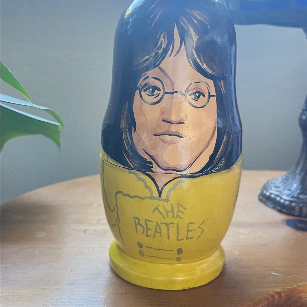 The Beatles Nesting Dolls - Yellow, Red, Green, Black - Picture 3 of 8